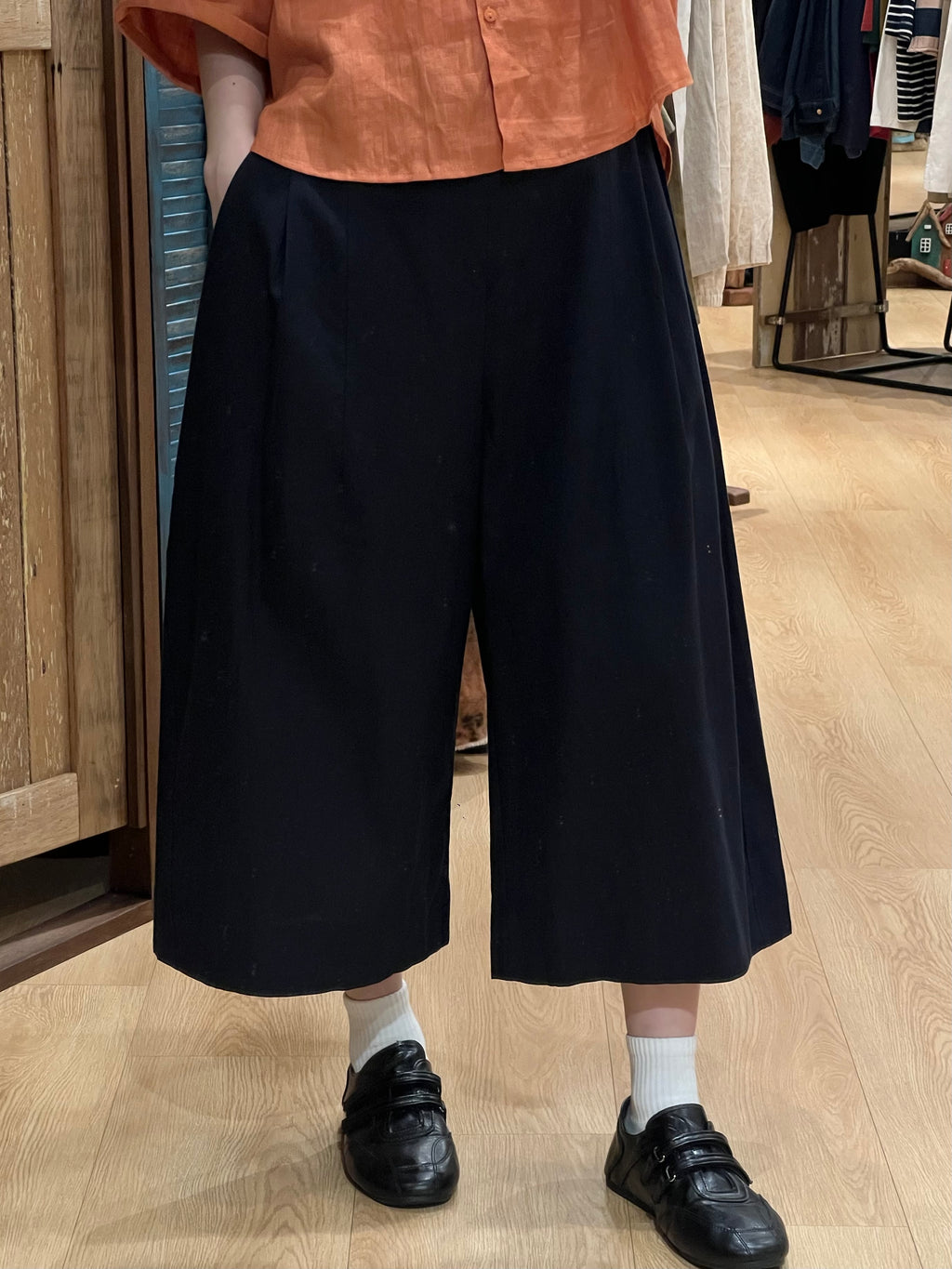 Classic Wide-Leg Linen Pants
